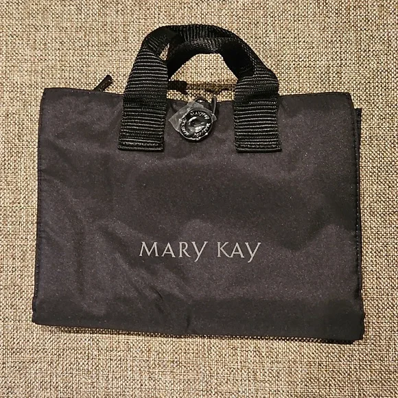 Mary Kay makeup brushes and makeup bag - Picture 5 of 6